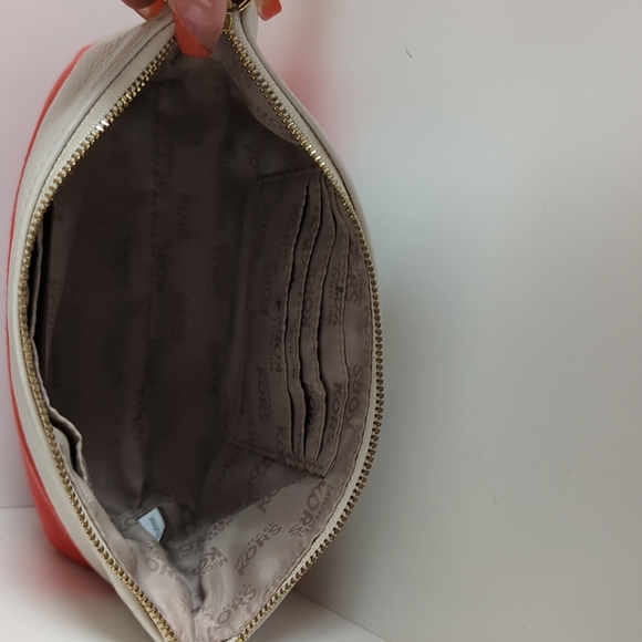 Michael Kors Makeup Bag - Picture 2 of 6